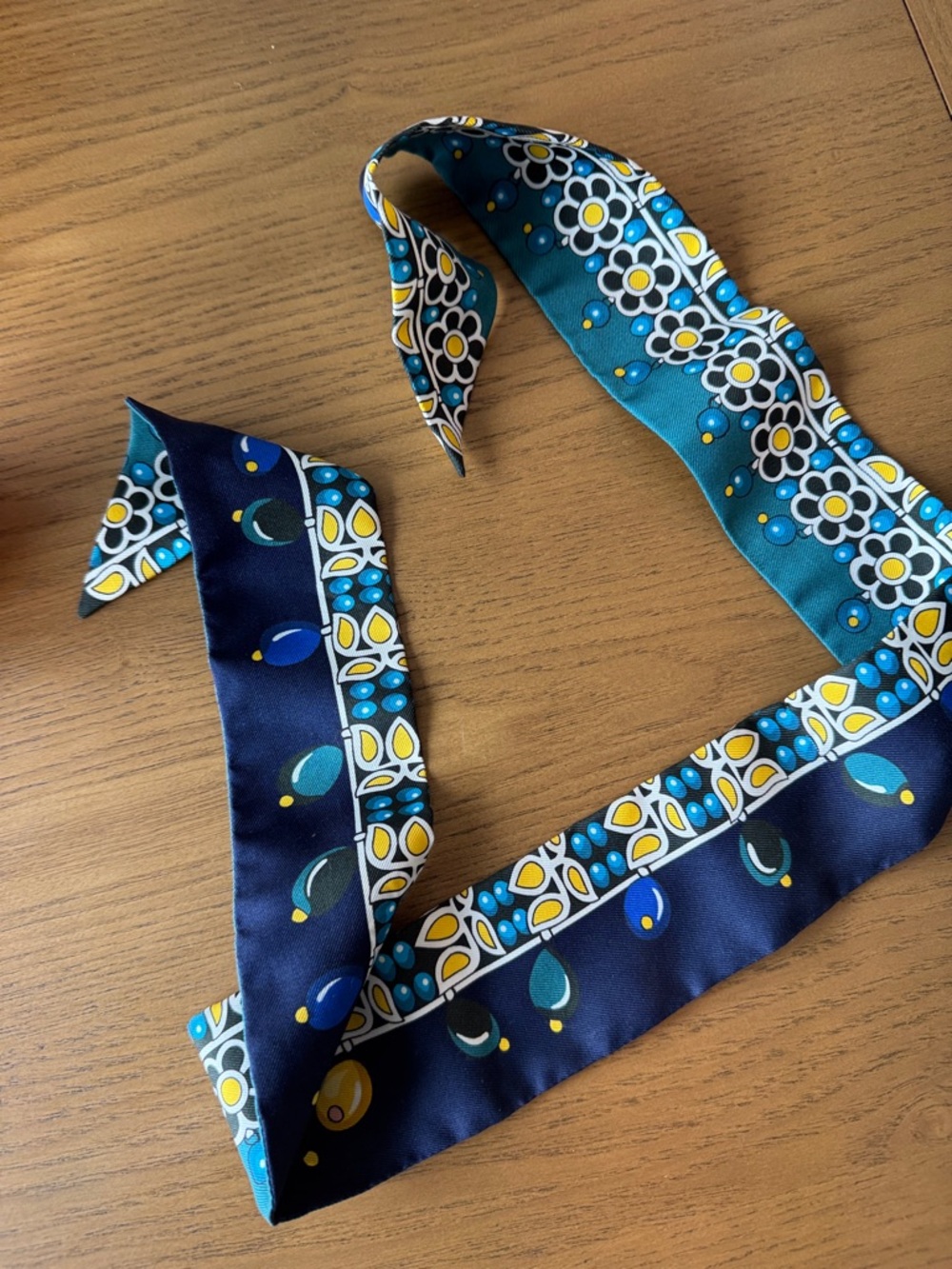 Hermes Teal and Navy Floral Silk Twilly - Picture 3 of 3